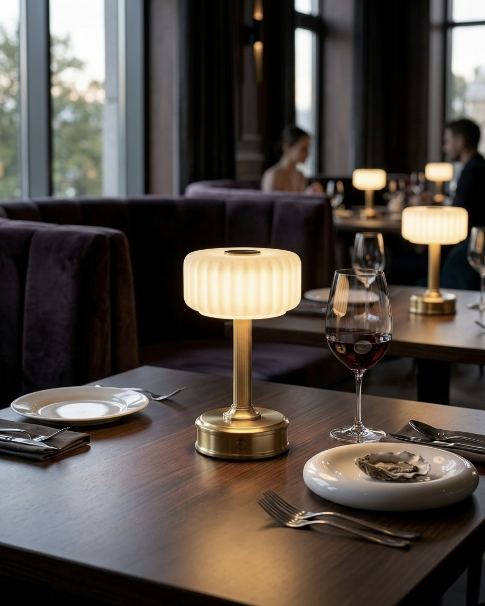 milo mini rechargeable battery operated lamp for hospitality and dining lighting